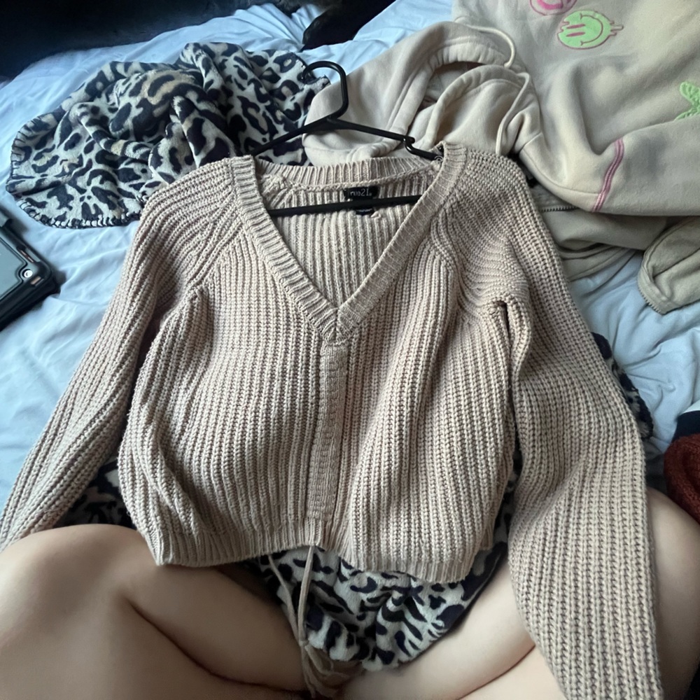 cute sweater!